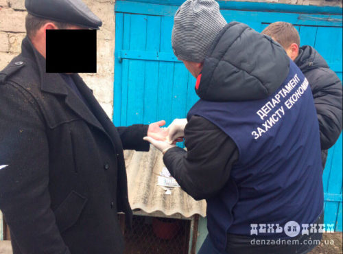 На Шепетівщині затримано чиновника на одержанні хабара