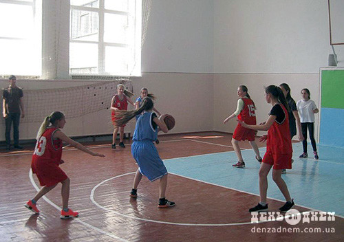 У Шепетівці змагалися баскетбольні команди дівчат