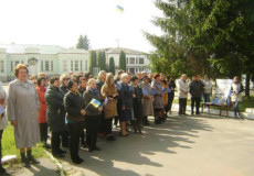У Шепетівці урочисто підняли прапори України та ЄС