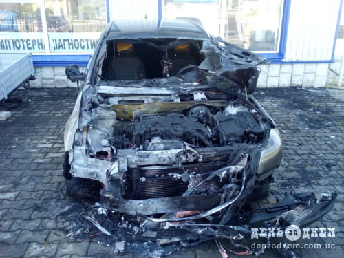 У Шепетівці за одну ніч згоріли дві автівки Opel