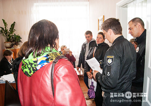 На Шепетівщині батьки у сільську раду викликали поліцію