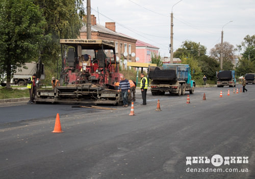 На Старокостян­тинівсь­кому шосе поточний ремонт на стадії завершення