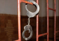 Неповнолітнього грабіжника взяли під варту у залі Шепетівського суду