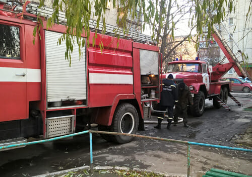 У шепетівській багатоповерхівці на сходах виникла пожежа