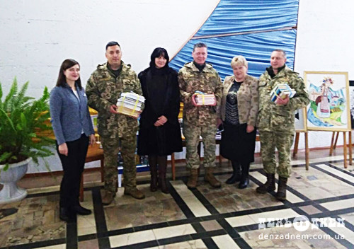 Книгарі поповнили військові бібліотеки міста Шепетівки