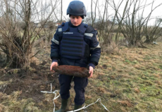 Піротехніки знищили снаряд, який знайшли біля Судилкова