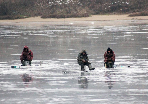 Шепетівські поліцейські врятували рибалок