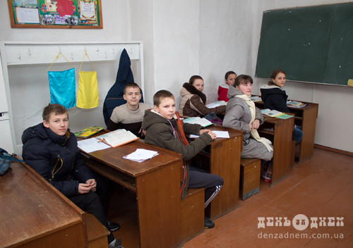У Корчицькій школі на Шепетівщині діти навчаються у верхньому одязі