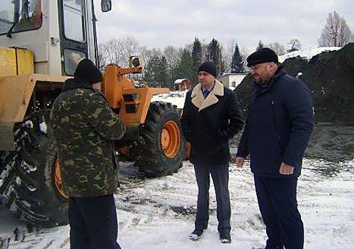 12 одиниць снігоприбиральної техніки очищали дороги Шепетівщини