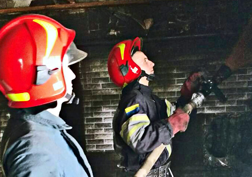Шепетівські пожежники врятували будинок від вогню