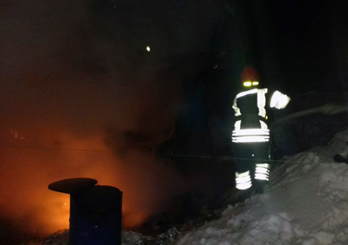 Шепетівські вогнеборці ліквідували пожежу господарчої будівлі