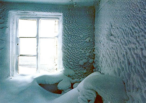 У Шепетівці дитину і матір госпіталізували, щоб не замерзли у власному помешканні