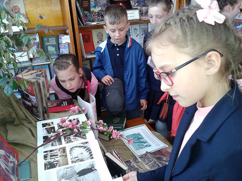 Шепетівські школярі відвідали виставку-спомин