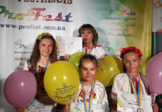 Юні шепетівчанки-бандуристки привезли золото міжнародного фестивалю