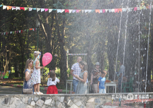 Як у Шепетівському парку відзначають День Незалежності