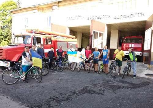 Шепетівські рятувальники на велосипедах завітали до славутських й ізяславських колег