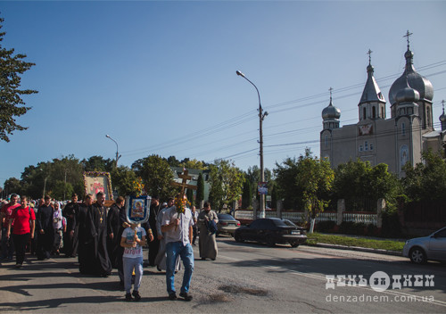 Віряни з Шепетівщини вирушили у Хресний хід до Почаєва