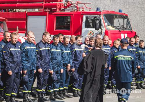 Шепетівські рятувальники урочисто відзначають своє професійне свято