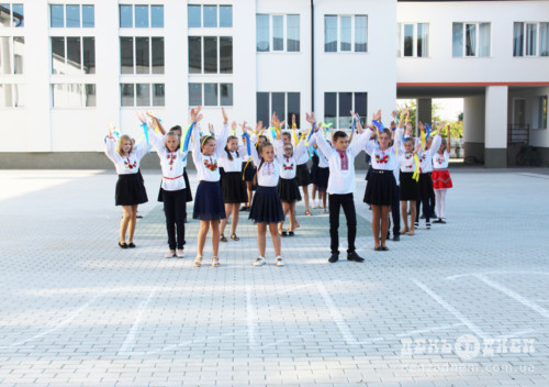 Учні в Шепетівському районі підтримують мир в усьому світі