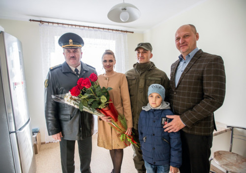 У Хмельницькому військові Нацгвардії отримали ключі від 90 квартир