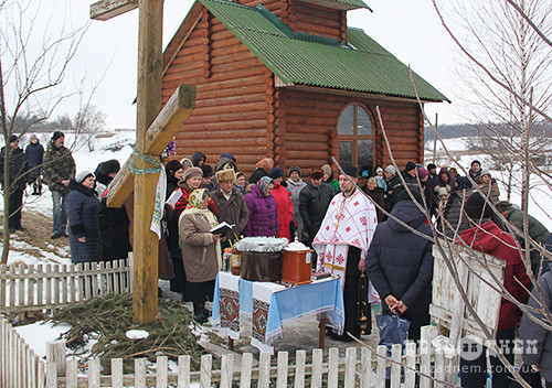 Мешканці Шепетівщини освятили воду на водоймищах та у храмах
