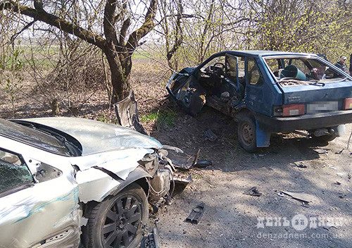 ДТП на Шепетівщині: автівка навпіл та троє постраждалих