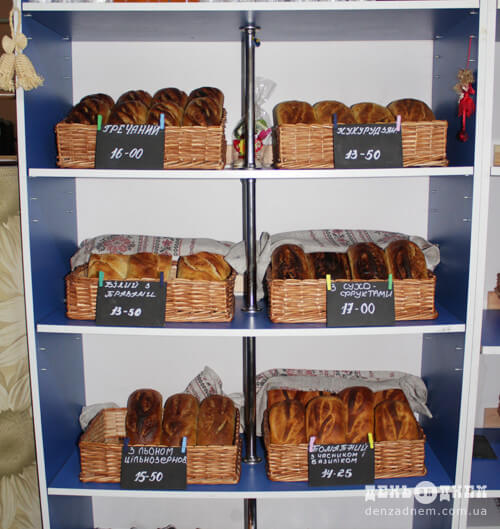 Медик за освітою, а пекар за покликанням: у Шепетівці жінка відкрила «Хлібні витребеньки»