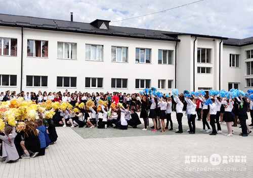 У Судилківській школі під час лінійки учні презентували родзинки-досягнення