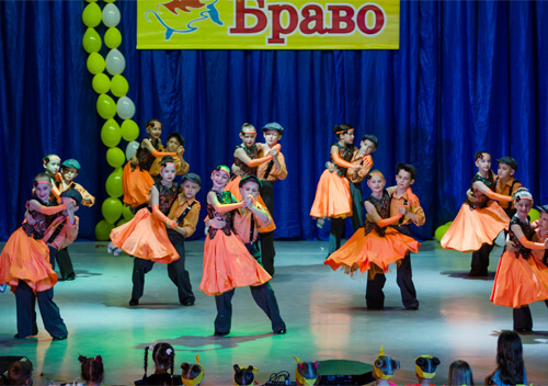 Звітний концерт «Браво»: вальс «Щедрик», лялечки Лол та батьківський танець