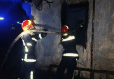 Шепетівські рятувальники під час гасіння пожежі врятували власника будинку