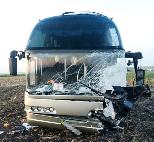 Шепетівський туристичний автобус зіштовхнувся з іномаркою: є загиблі
