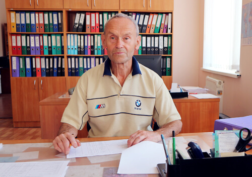 У 80 років шепетівчанин Євген Талашев і досі працює на ремзаводі