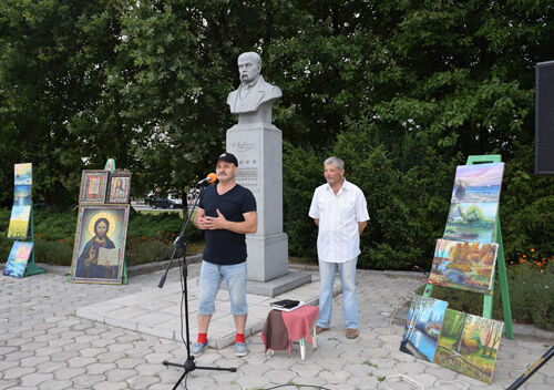 У Шепетівці біля пам’ятника Шевченка відбувся творчий вечір