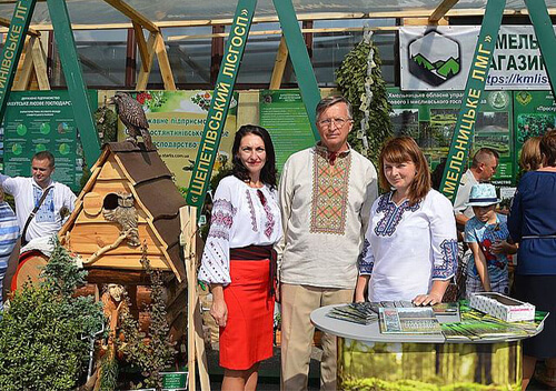 Шепетівські лісівники представили на виставці смаколики та дерев'яні вироби