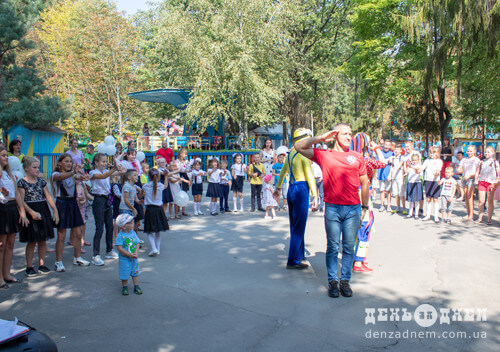 Свято «Усміхаємося разом» зібрало школярів у Шепетівському міському парку