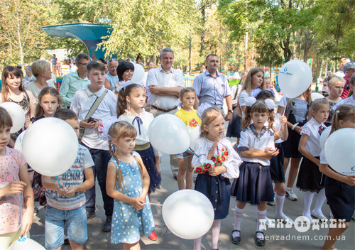 Свято «Усміхаємося разом» зібрало школярів у Шепетівському міському парку
