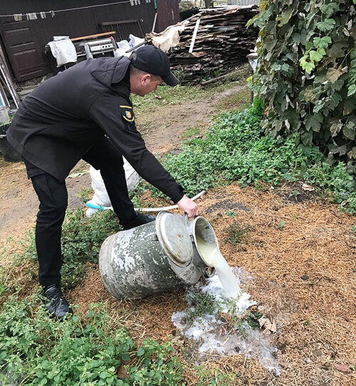 Полісмени Полонщини вилучили 1 тонну браги