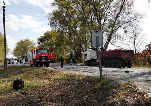 На Хмельниччині мікроавтобус зіткнувся з вантажівкою: водій буса у важкому стані