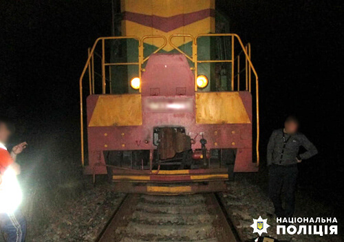 На перегоні «Шепетівка-Суховоля» локомотив наїхав на молодика