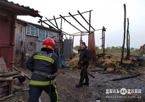 На Шепетівщині пожежа знищила 6 тонн сіна