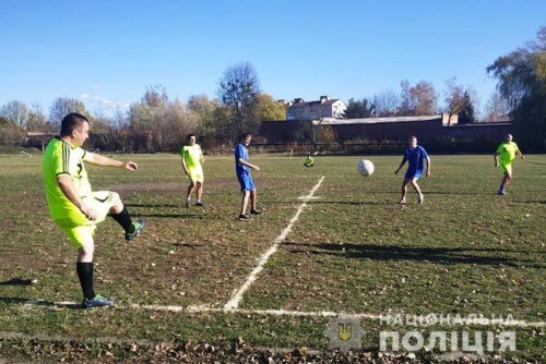 У Шепетівці поліцейські зіграли товариський футбольний матч з вихованцями підшефної школи-інтернату