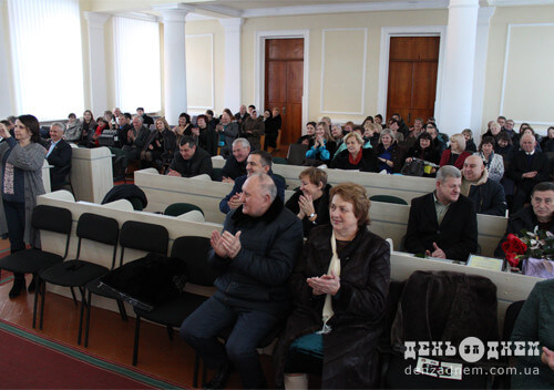 Сесія Шепетівської районної ради розпоча­лася з урочистостей