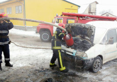 У Шепетівці через несправність електросистеми загорілося авто