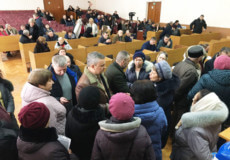 Сесію Шепетівської міської ради заблокували пенсіонери