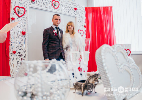 На весільний рушник у День закоханих в Шепетівці стало дві пари наречених
