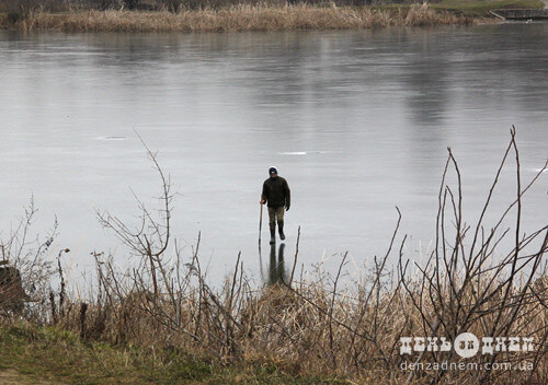 Рибалки Шепетівщини чекають виходу на лід