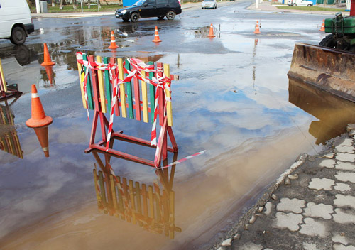 Славутські вулиці через прорив водогону затопило