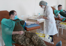 Військовослужбовці Хмельницького військко­мату здавали кров