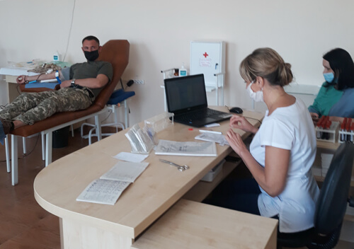 Військовослужбовці Хмельницького військко&shy;мату здавали кров