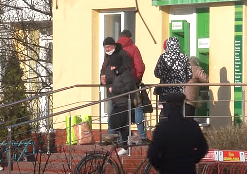 Черги пенсіонерів «за тисячею» змусили міського голову Славути просити збільшення кількісті кас в ОТГ